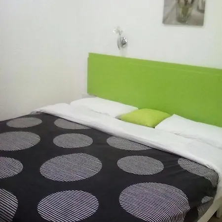 Reno's Guest house 3*